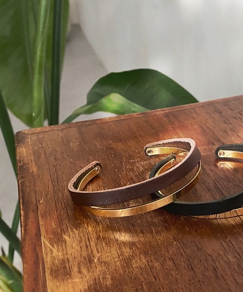 DouDou(ドゥドゥ)の「ダブルバングル(バングル/リストバンド・レディース・ブラック/ブラウン・FREE)」の2枚目の写真