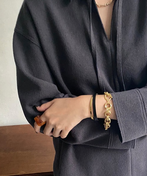 DouDou(ドゥドゥ)の「ダブルバングル(バングル/リストバンド・レディース・ブラック/ブラウン・FREE)」の1枚目の写真