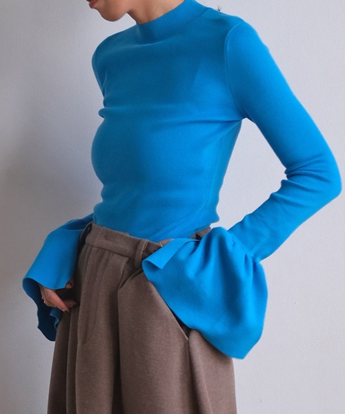 AKTE（アクテ）の「フレアスリーブタイトハイネックニットプルオーバー