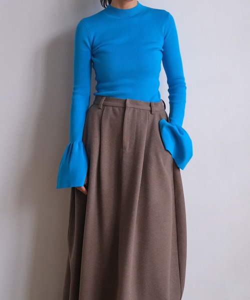 AKTE(アクテ)の「フレアスリーブタイトハイネックニットプルオーバー(ニット/セーター・レディース・ブラック/オフホワイト/グリーン/ホワイト×ブラック/チャコールグレー/オレンジ/ブルー・FREE)」の17枚目の写真