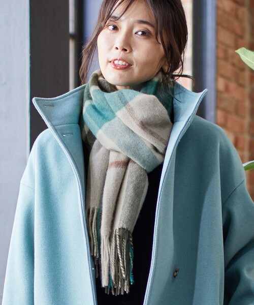 ANY（エニィ）の「【WEB限定カラー有】ウールカシミアブレンドストール（マフラー・レディース・黄土色系/ダークブラウン系5/カーキ系5/ブルー系5/ピンク系5/アイボリー系/レッド系5/グレー系5/ライラック系/こしょう色系5・F）」の6枚目の写真