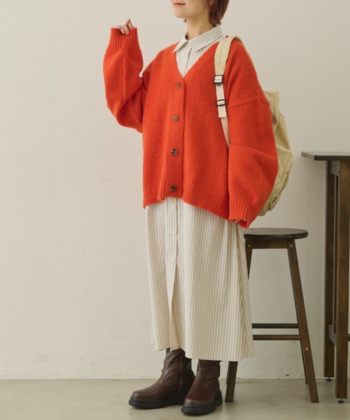 MERLOT（メルロー）の「Vネックカラーカーディガン（カーディガン/ボレロ・レディース・オレンジ/グリーン/ブルー・FREE）」の8枚目の写真
