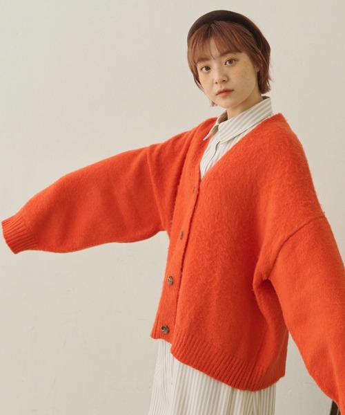MERLOT（メルロー）の「Vネックカラーカーディガン（カーディガン/ボレロ・レディース・オレンジ/グリーン/ブルー・FREE）」の16枚目の写真