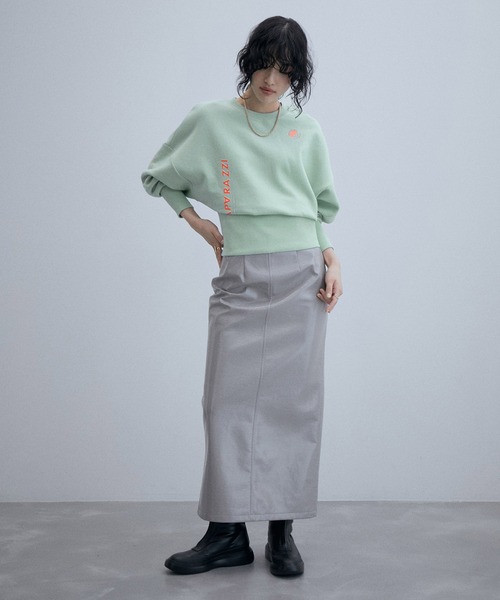 ADAM ET ROPE'（アダムエロペ）の「【サステナブル】PAPARAZZI ロゴスウェット（スウェット・レディース・ホワイト/ライトグレー/サックスブルー・FREE）」の19枚目の写真