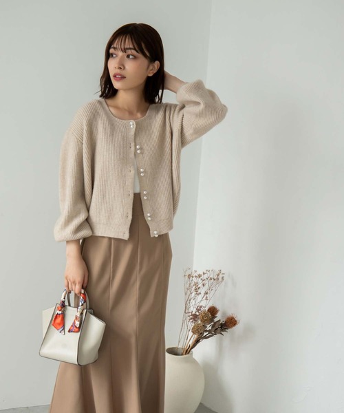Edit Sheen（エディットシーン）の「ダブルパールボタンボリュームニットカーデ（カーディガン/ボレロ・レディース・ホワイト/ベージュ/ブルー系その他5/レッド・M）」の6枚目の写真