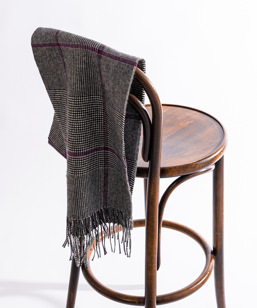 PIACENZA(ピアチェンツァ)の「【PIACENZA / ピアチェンツァ】ILLINOIS シルクカシミヤ Wフェイス チェック マフラー(マフラー・メンズ・チャコールグレー/ブルー・FREE)」の7枚目の写真