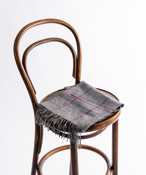 PIACENZA(ピアチェンツァ)の「【PIACENZA / ピアチェンツァ】ILLINOIS シルクカシミヤ Wフェイス チェック マフラー(マフラー・メンズ・チャコールグレー/ブルー・FREE)」の6枚目の写真