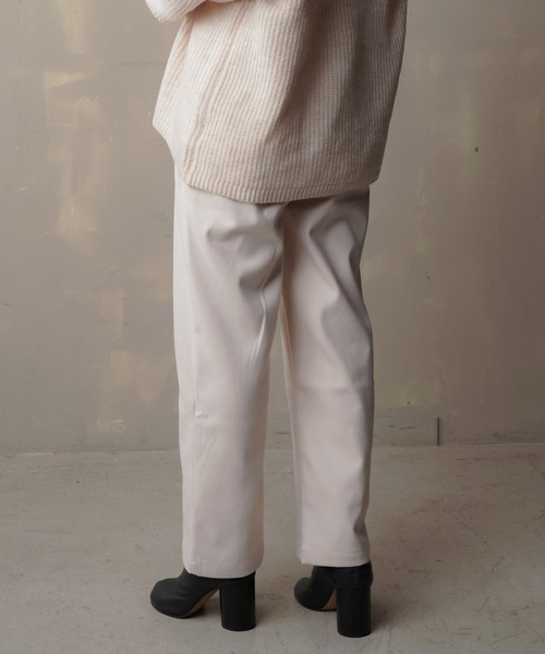 Lull（ルル）の「【Lull / ルル】タックストレートパンツ（スラックス・レディース・アイボリー/ブラウン/グレイッシュベージュ/ブラック・ONESIZE）」の11枚目の写真
