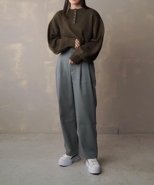 Lull（ルル）の「【Lull / ルル】タックストレートパンツ（スラックス・レディース・アイボリー/ブラウン/グレイッシュベージュ/ブラック・ONESIZE）」の13枚目の写真