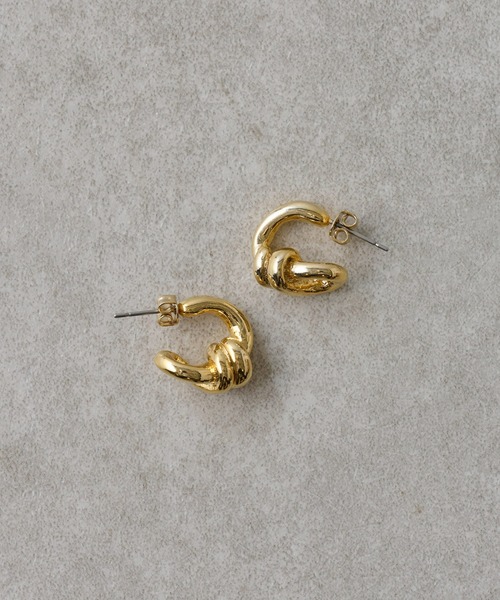 BEARDSLEY(ビアズリー)の「Knotモチーフピアス(リング・レディース・ゴールド・FREE)」の1枚目の写真