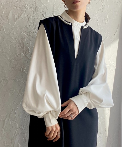 She's Closet（シーズクローゼット）の「深Vネックパールジャンスカロングワンピース（ワンピース・レディース・ブラック/グレイッシュベージュ・FREE）」の3枚目の写真