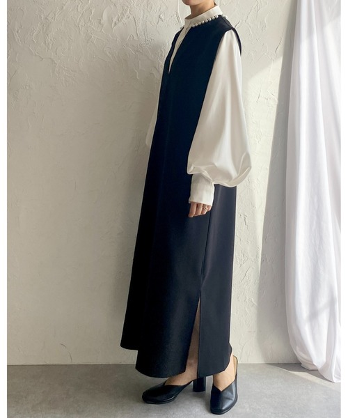 She's Closet（シーズクローゼット）の「深Vネックパールジャンスカロングワンピース（ワンピース・レディース・ブラック/グレイッシュベージュ・FREE）」の6枚目の写真