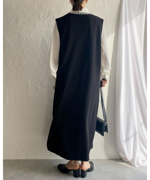 She's Closet（シーズクローゼット）の「深Vネックパールジャンスカロングワンピース（ワンピース・レディース・ブラック/グレイッシュベージュ・FREE）」の7枚目の写真