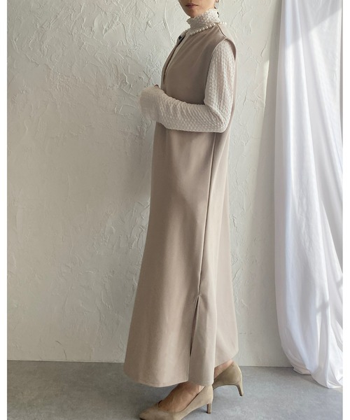 She's Closet（シーズクローゼット）の「深Vネックパールジャンスカロングワンピース（ワンピース・レディース・ブラック/グレイッシュベージュ・FREE）」の11枚目の写真
