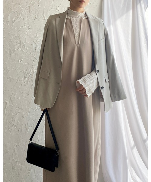 She's Closet（シーズクローゼット）の「深Vネックパールジャンスカロングワンピース（ワンピース・レディース・ブラック/グレイッシュベージュ・FREE）」の13枚目の写真