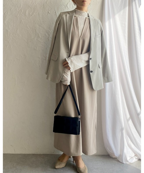 She's Closet（シーズクローゼット）の「深Vネックパールジャンスカロングワンピース（ワンピース・レディース・ブラック/グレイッシュベージュ・FREE）」の15枚目の写真