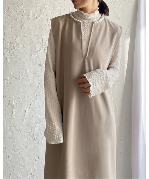She's Closet（シーズクローゼット）の「深Vネックパールジャンスカロングワンピース（ワンピース・レディース・ブラック/グレイッシュベージュ・FREE）」の18枚目の写真