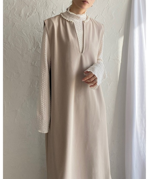 She's Closet（シーズクローゼット）の「深Vネックパールジャンスカロングワンピース（ワンピース・レディース・ブラック/グレイッシュベージュ・FREE）」の19枚目の写真