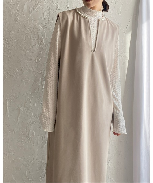 She's Closet（シーズクローゼット）の「深Vネックパールジャンスカロングワンピース（ワンピース・レディース・ブラック/グレイッシュベージュ・FREE）」の20枚目の写真