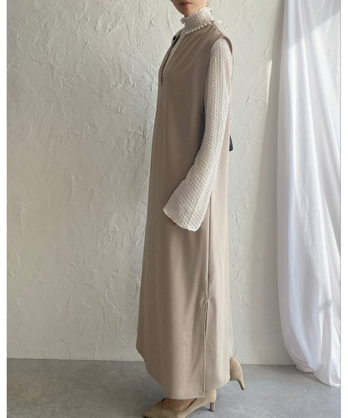 She's Closet（シーズクローゼット）の「深Vネックパールジャンスカロングワンピース（ワンピース・レディース・ブラック/グレイッシュベージュ・FREE）」の22枚目の写真