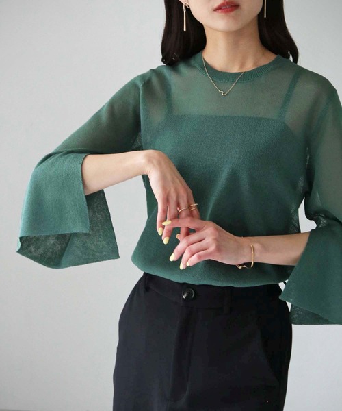cheriella（シェリエラ）の「【cheriella】袖スリットシアーニットトップス SLEEVE SLIT SHEER KNIT TOPS（ニット/セーター・レディース・ブラック/ブルー/オフホワイト/グリーン/オレンジ・M）」の4枚目の写真
