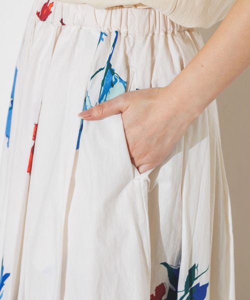 lil nina（リルニーナ）の「綿100% 花柄 タイプライター タックスカート（スカート・レディース・ターコイズブルー/オフホワイト/ブラック・FREE）」の8枚目の写真