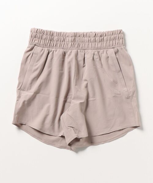 UNDER ARMOUR(アンダーアーマー)の「アンダーアーマー UAフレックスウーブン 5インチ ショーツ(その他パンツ・レディース・サンドグレー/ブラック・L/XL/M/S)」の1枚目の写真