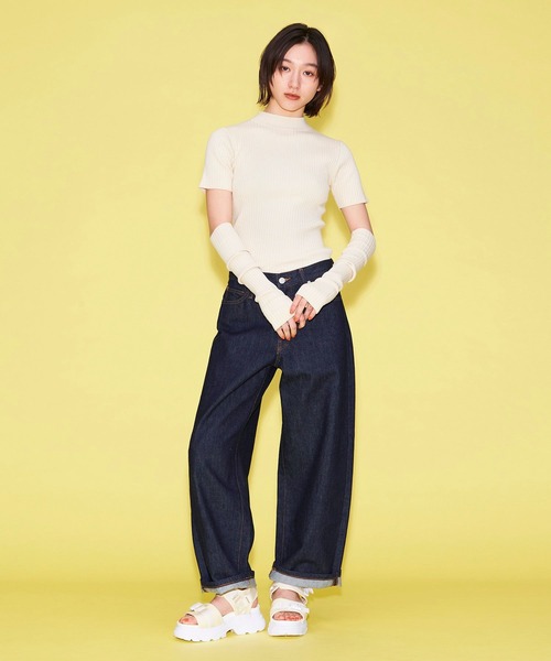 FOREVER 21（フォーエバー トゥエンティーワン）の「ローライズワイドデニムパンツ（デニムパンツ・レディース・ライトインディゴブルー/ネイビー・MEDIUM/SMALL/LARGE）」の3枚目の写真