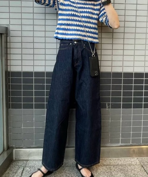 FOREVER 21（フォーエバー トゥエンティーワン）の「ローライズワイドデニムパンツ（デニムパンツ・レディース・ライトインディゴブルー/ネイビー・MEDIUM/SMALL/LARGE）」の22枚目の写真