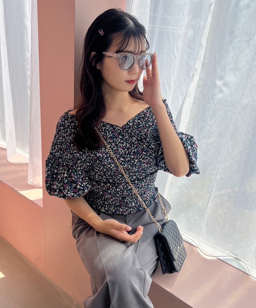 one after another NICE CLAUP（ワンアフターアナザーナイスクラップ）の「シャーリングオフショル（シャツ/ブラウス・レディース・ピンク/アイボリー/ブラック/オフホワイト・FREE）」の18枚目の写真