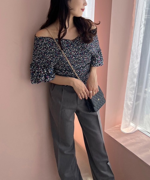 one after another NICE CLAUP（ワンアフターアナザーナイスクラップ）の「シャーリングオフショル（シャツ/ブラウス・レディース・ピンク/アイボリー/ブラック/オフホワイト・FREE）」の17枚目の写真