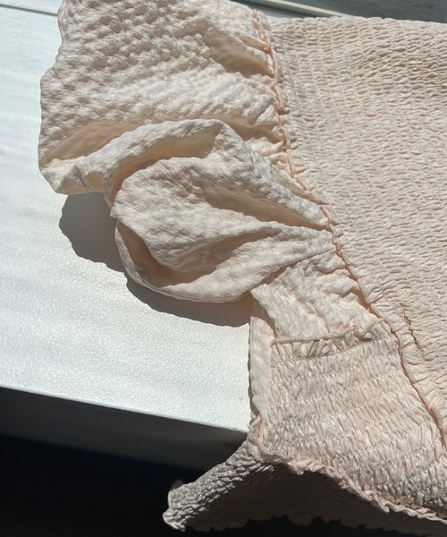 one after another NICE CLAUP（ワンアフターアナザーナイスクラップ）の「シャーリングオフショル（シャツ/ブラウス・レディース・ピンク/アイボリー/ブラック/オフホワイト・FREE）」の16枚目の写真