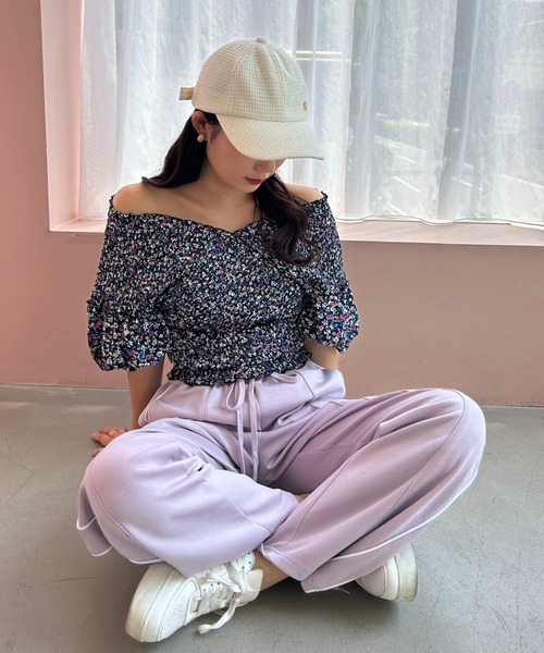 one after another NICE CLAUP（ワンアフターアナザーナイスクラップ）の「シャーリングオフショル（シャツ/ブラウス・レディース・ピンク/アイボリー/ブラック/オフホワイト・FREE）」の19枚目の写真