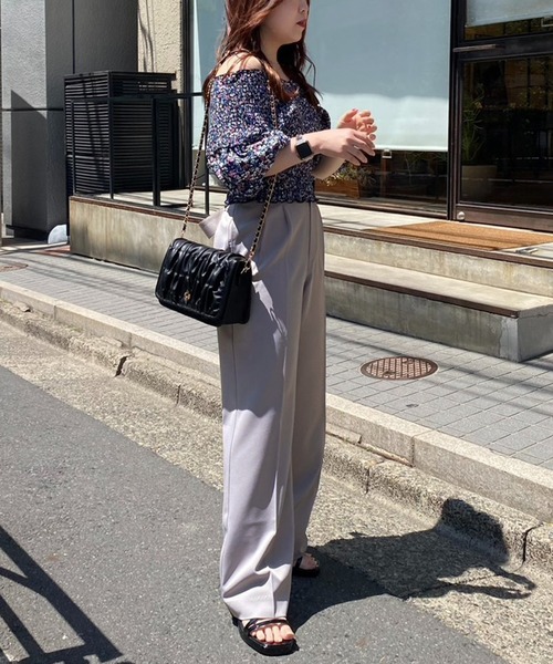 one after another NICE CLAUP（ワンアフターアナザーナイスクラップ）の「シャーリングオフショル（シャツ/ブラウス・レディース・ピンク/アイボリー/ブラック/オフホワイト・FREE）」の22枚目の写真