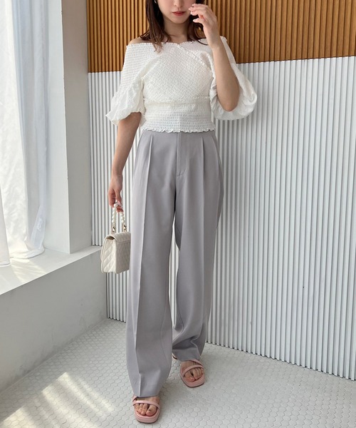 one after another NICE CLAUP（ワンアフターアナザーナイスクラップ）の「シャーリングオフショル（シャツ/ブラウス・レディース・ピンク/アイボリー/ブラック/オフホワイト・FREE）」の5枚目の写真