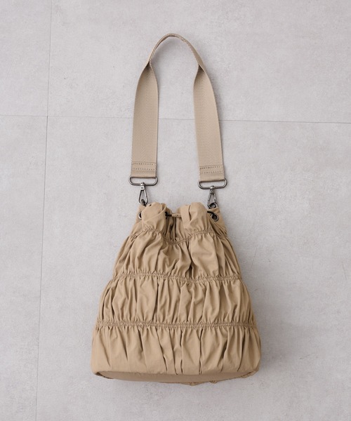 Actually（アクチュアリー）の「ナイロンシャーリング 巾着バッグ（トートバッグ・レディース・ベージュ/カーキ/ブラック・フリー）」の6枚目の写真