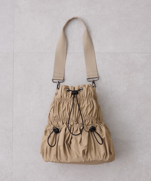 Actually（アクチュアリー）の「ナイロンシャーリング 巾着バッグ（トートバッグ・レディース・ベージュ/カーキ/ブラック・フリー）」の9枚目の写真