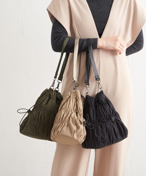 Actually（アクチュアリー）の「ナイロンシャーリング 巾着バッグ（トートバッグ・レディース・ベージュ/カーキ/ブラック・フリー）」の18枚目の写真