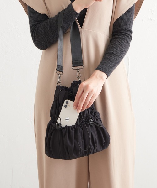 Actually（アクチュアリー）の「ナイロンシャーリング 巾着バッグ（トートバッグ・レディース・ベージュ/カーキ/ブラック・フリー）」の20枚目の写真