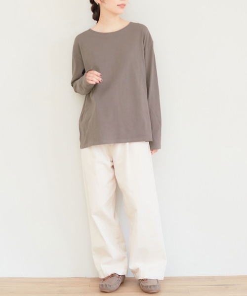 Viola e Viola(ヴィオラエヴィオラ)の「綿100%プルオーバー(クルーネック(Tシャツ/カットソー・レディース・モカ/ブルーパープル/ブラック/ボルドー/ホワイト/マスタード・LL/M/L/4L/3L/5L)」の7枚目の写真