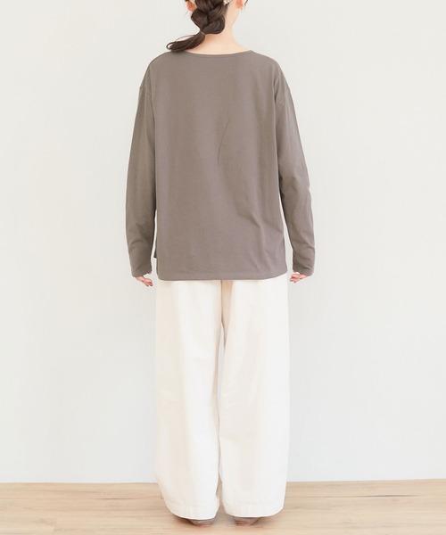Viola e Viola(ヴィオラエヴィオラ)の「綿100%プルオーバー(クルーネック(Tシャツ/カットソー・レディース・モカ/ブルーパープル/ブラック/ボルドー/ホワイト/マスタード・LL/M/L/4L/3L/5L)」の9枚目の写真