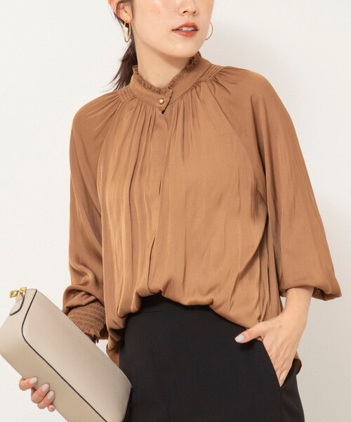 NOLLEY’S Sophi（ノーリーズソフィ）の「割織フリルネック2WAYブラウス（シャツ/ブラウス・レディース・オフホワイト/キャメル/グレイッシュベージュ/ブラック系その他3・38/36）」の4枚目の写真