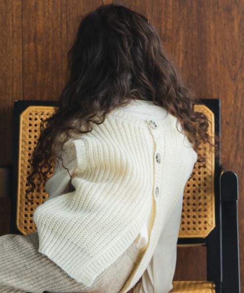 pairmanon(ペアマノン)の「配色 前後2way ニット ボタン開き ベスト(ベスト・キッズ・モカ/アイボリー・XS/S/M/L)」の4枚目の写真