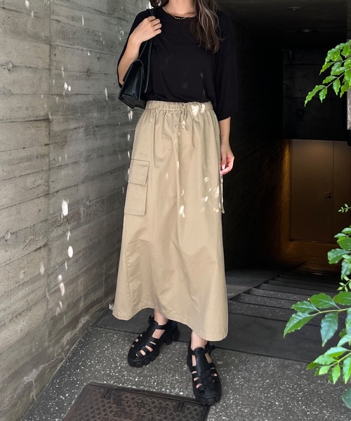 SallyLunn(サリーラン)の「ミリタリーロングカーゴスカート(スカート・レディース・ブラック/カーキ/ベージュ/チャコール・FREE)」の6枚目の写真