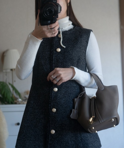 RANAN(ラナン)の「ゴールド調ボタンペプラムツイードジレ(スーツベスト・レディース・オフホワイト/ブラック/ブラック系・L/LL/M)」の21枚目の写真