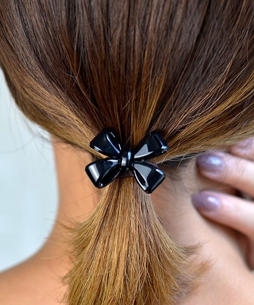 Fun & Daily(ファンアンドデイリー)の「アクリルリボンカラーヘアゴム(ヘアゴム・レディース・ブラウン/ベージュ/ブラック/レッド/ブルー/グリーン/ホワイト・FREE)」の12枚目の写真