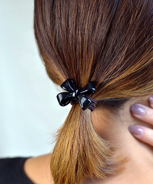 Fun & Daily(ファンアンドデイリー)の「アクリルリボンカラーヘアゴム(ヘアゴム・レディース・ブラウン/ベージュ/ブラック/レッド/ブルー/グリーン/ホワイト・FREE)」の13枚目の写真