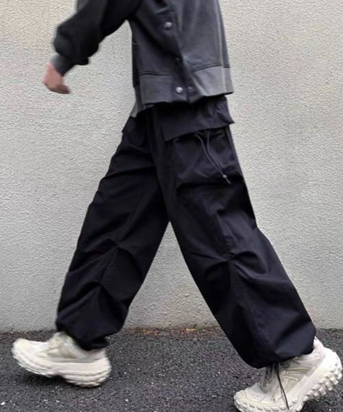 ALL RUNS（オールランズ）の「ルーズフィットカーゴパンツ ヴィンテージ風（カーゴパンツ・メンズ・グレー/ブラック・L/2XL/XL）」の4枚目の写真