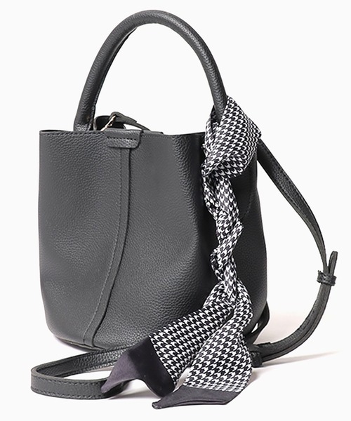 ROOPTOKYO（ループトウキョウ）の「バンダナ付き ワンハンドルバケットバッグ（ショルダーバッグ・レディース・ホワイト/ブラック/グレー・FREE）」の2枚目の写真