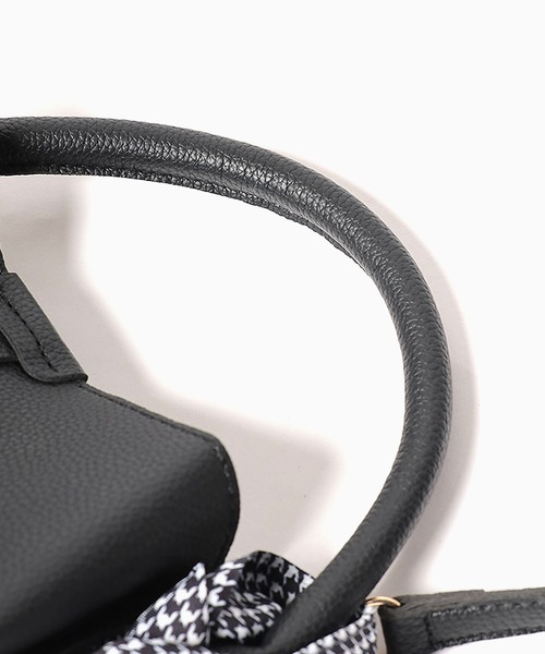 ROOPTOKYO（ループトウキョウ）の「バンダナ付き ワンハンドルバケットバッグ（ショルダーバッグ・レディース・ホワイト/ブラック/グレー・FREE）」の4枚目の写真